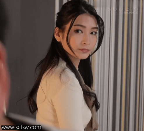 本庄铃(Suzu Honjo)：番号STARS-759中的高级服装销售与情感之旅